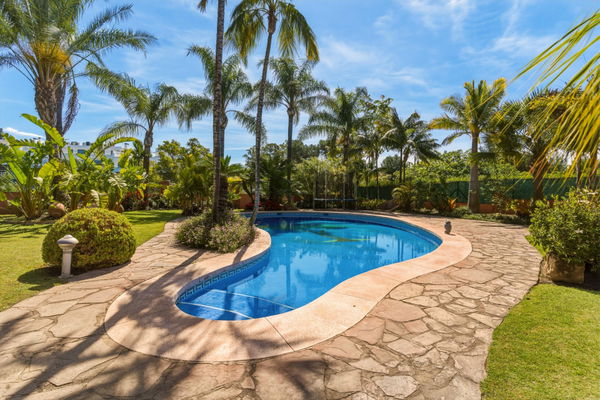 Traditional Andalusian frontline golf villa in Guadalmina Alta, Marbella