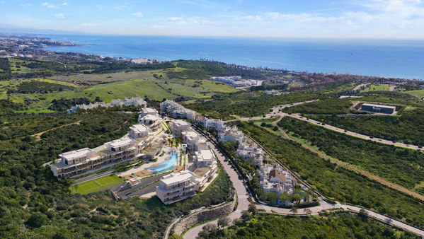 Spacious branded penthouse with private terrace, sea and golf views in Finca Cortesín, Casares