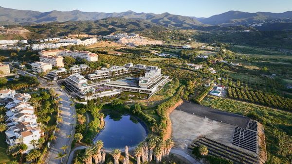 Elegant duplex penthouse with rooftop solarium on the New Golden Mile, Estepona