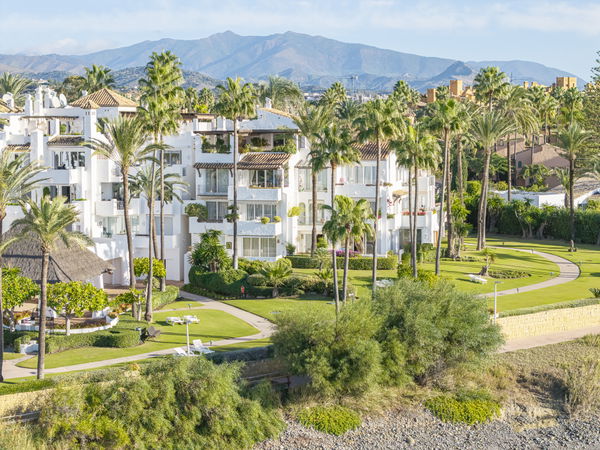 Refined beachfront living in Alcazaba Beach, Estepona