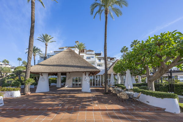 Refined beachfront living in Alcazaba Beach, Estepona