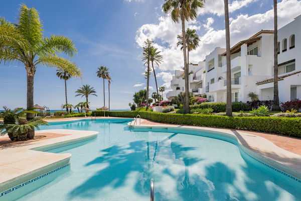 Refined beachfront living in Alcazaba Beach, Estepona
