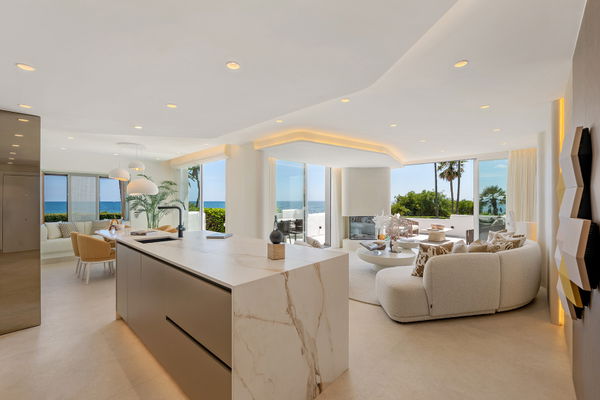 Refined beachfront living in Alcazaba Beach, Estepona