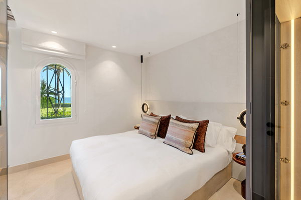 Refined beachfront living in Alcazaba Beach, Estepona