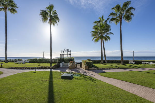 Refined beachfront living in Alcazaba Beach, Estepona