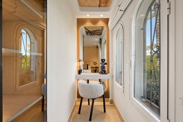 Refined beachfront living in Alcazaba Beach, Estepona