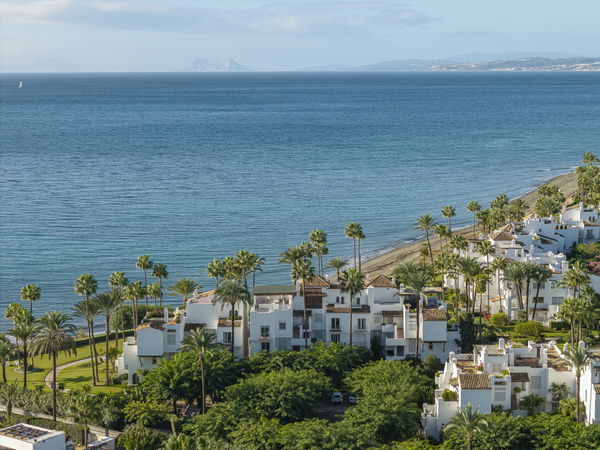 Refined beachfront living in Alcazaba Beach, Estepona