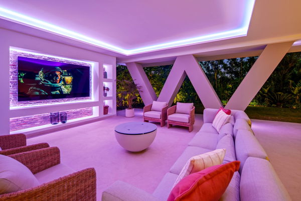 Luxury living surrounded by golf and mountain scenery in Nueva Andalucía, Marbella