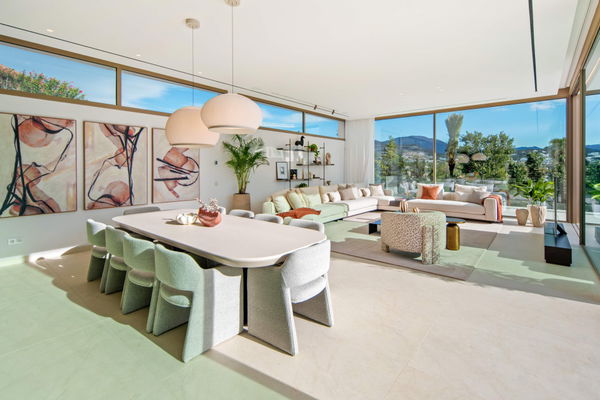Luxury living surrounded by golf and mountain scenery in Nueva Andalucía, Marbella