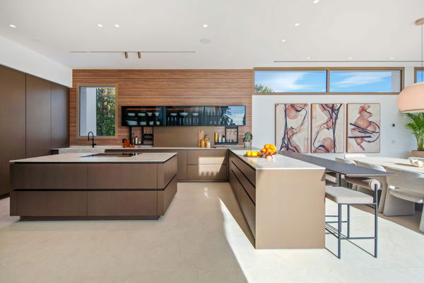 Luxury living surrounded by golf and mountain scenery in Nueva Andalucía, Marbella