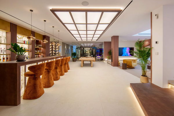 Luxury living surrounded by golf and mountain scenery in Nueva Andalucía, Marbella