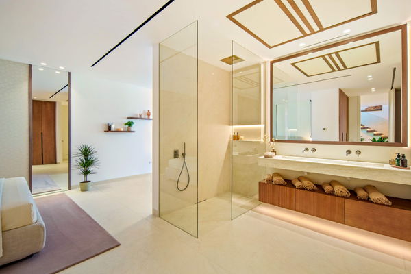 Luxury living surrounded by golf and mountain scenery in Nueva Andalucía, Marbella