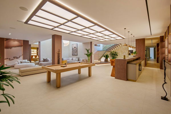 Luxury living surrounded by golf and mountain scenery in Nueva Andalucía, Marbella