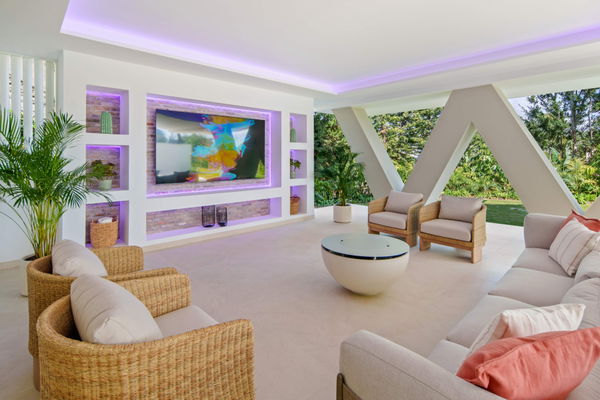 Luxury living surrounded by golf and mountain scenery in Nueva Andalucía, Marbella