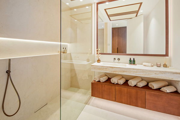 Luxury living surrounded by golf and mountain scenery in Nueva Andalucía, Marbella