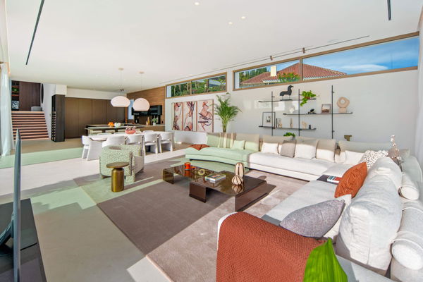 Luxury living surrounded by golf and mountain scenery in Nueva Andalucía, Marbella