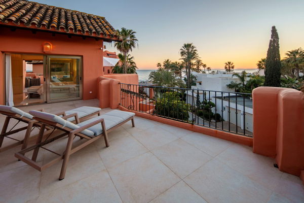 A beachfront penthouse designed around privacy and mediterranean living in La Morera, Marbella East