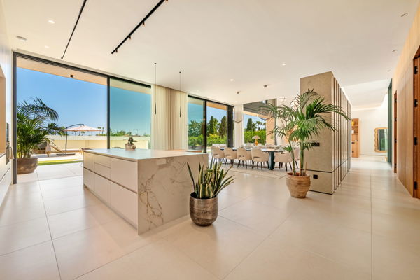 A remarkable modern residence in the prestigious enclave of Guadalmina Alta, Marbella