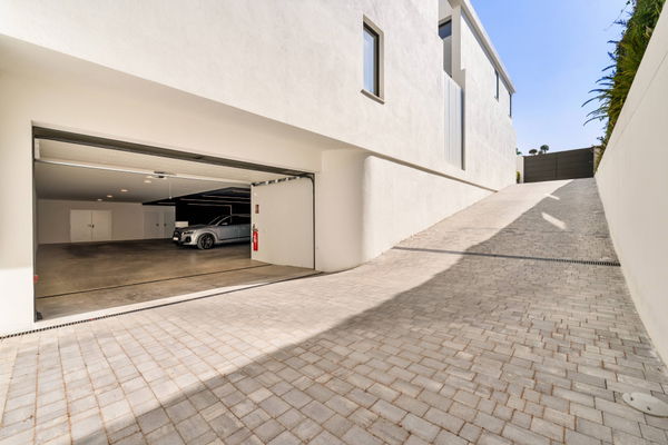 A remarkable modern residence in the prestigious enclave of Guadalmina Alta, Marbella