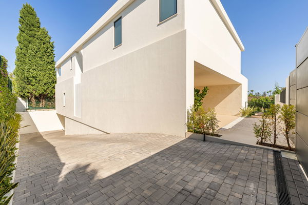 A remarkable modern residence in the prestigious enclave of Guadalmina Alta, Marbella
