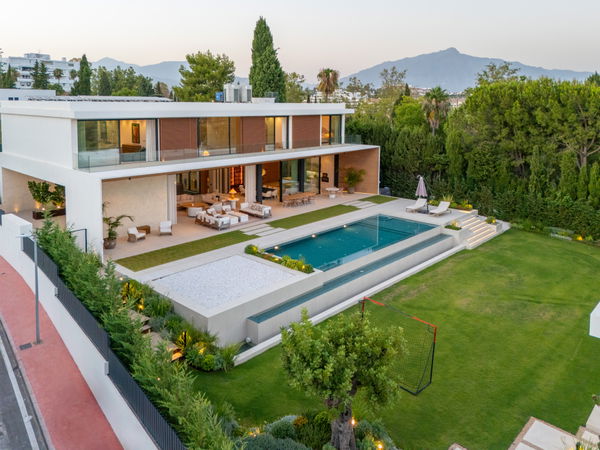 A remarkable modern residence in the prestigious enclave of Guadalmina Alta, Marbella