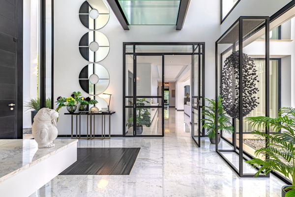 Contemporary luxury villa with expansive plot and refined Mediterranean living in Guadalmina Baja, Marbella
