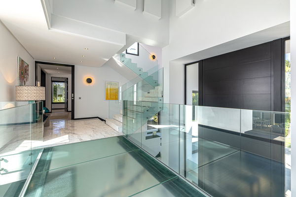 Contemporary luxury villa with expansive plot and refined Mediterranean living in Guadalmina Baja, Marbella
