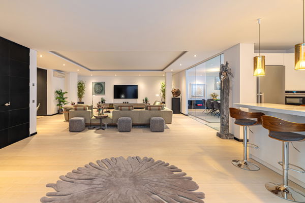 Contemporary luxury villa with expansive plot and refined Mediterranean living in Guadalmina Baja, Marbella