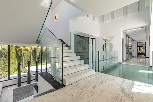 Contemporary luxury villa with expansive plot and refined Mediterranean living in Guadalmina Baja, Marbella