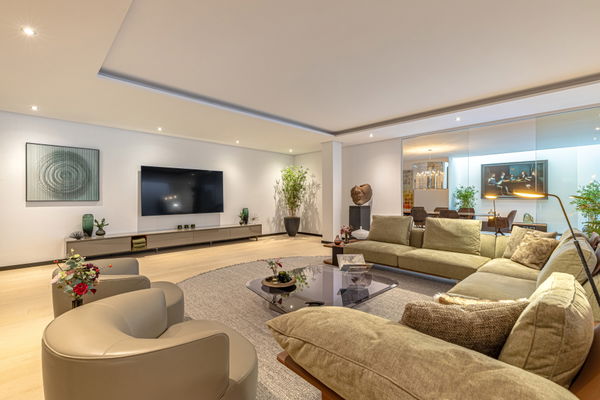 Contemporary luxury villa with expansive plot and refined Mediterranean living in Guadalmina Baja, Marbella
