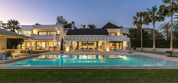 Contemporary luxury villa with expansive plot and refined Mediterranean living in Guadalmina Baja, Marbella