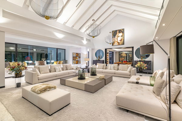 Contemporary luxury villa with expansive plot and refined Mediterranean living in Guadalmina Baja, Marbella