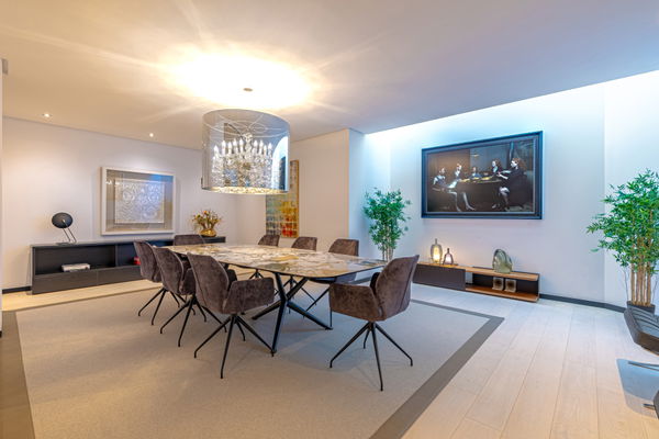 Contemporary luxury villa with expansive plot and refined Mediterranean living in Guadalmina Baja, Marbella