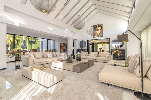 Contemporary luxury villa with expansive plot and refined Mediterranean living in Guadalmina Baja, Marbella