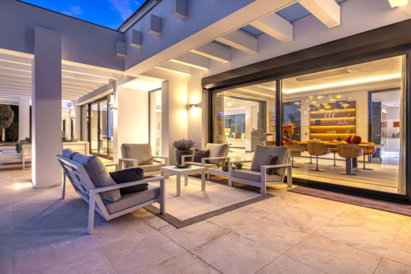 Contemporary luxury villa with expansive plot and refined Mediterranean living in Guadalmina Baja, Marbella