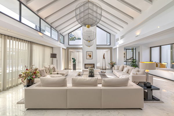 Contemporary luxury villa with expansive plot and refined Mediterranean living in Guadalmina Baja, Marbella