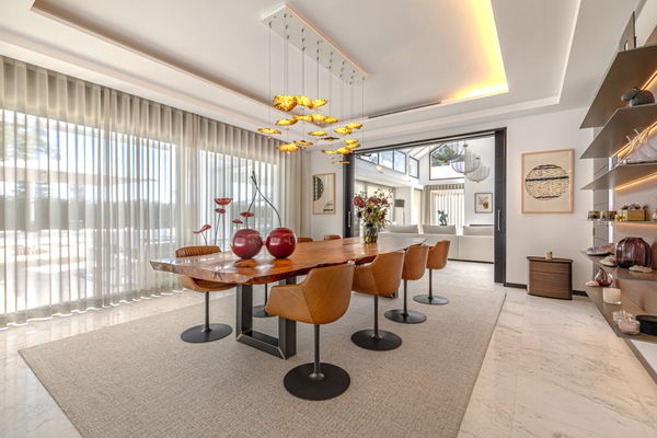 Contemporary luxury villa with expansive plot and refined Mediterranean living in Guadalmina Baja, Marbella