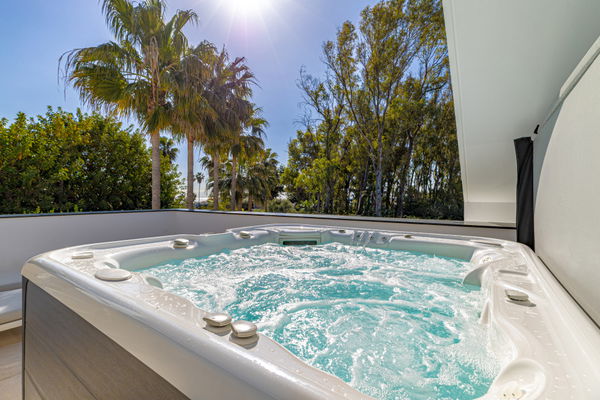 Contemporary luxury villa with expansive plot and refined Mediterranean living in Guadalmina Baja, Marbella
