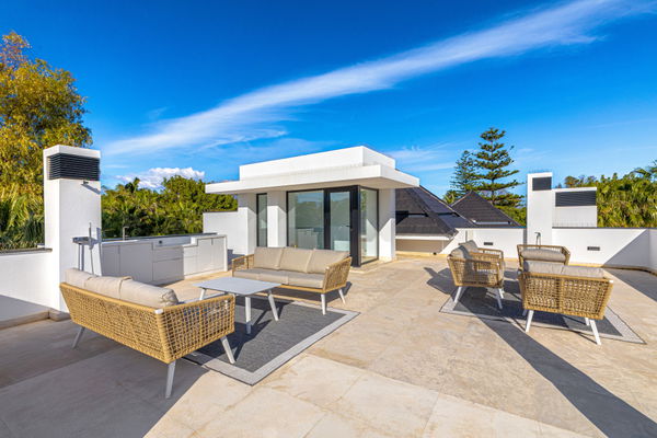 Contemporary luxury villa with expansive plot and refined Mediterranean living in Guadalmina Baja, Marbella