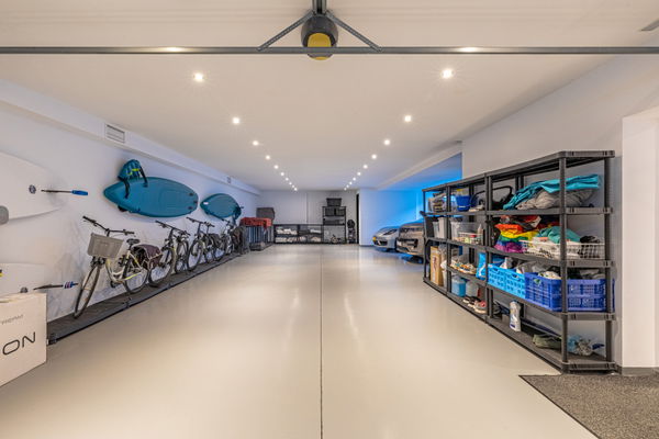 Contemporary luxury villa with expansive plot and refined Mediterranean living in Guadalmina Baja, Marbella