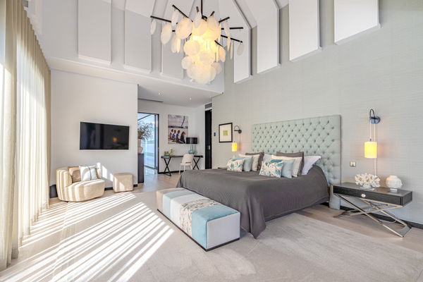 Contemporary luxury villa with expansive plot and refined Mediterranean living in Guadalmina Baja, Marbella