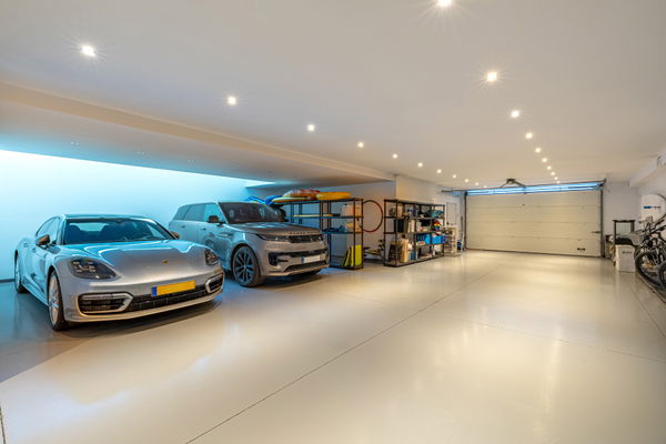 Contemporary luxury villa with expansive plot and refined Mediterranean living in Guadalmina Baja, Marbella