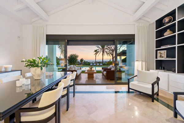 Elegant villa in an exclusive enclave with open views of the Mediterranean in Nueva Andalucía, Marbella