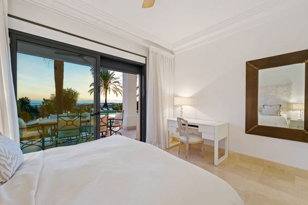 Elegant villa in an exclusive enclave with open views of the Mediterranean in Nueva Andalucía, Marbella