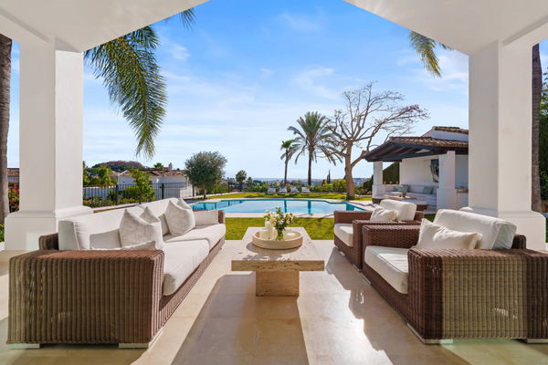 Elegant villa in an exclusive enclave with open views of the Mediterranean in Nueva Andalucía, Marbella