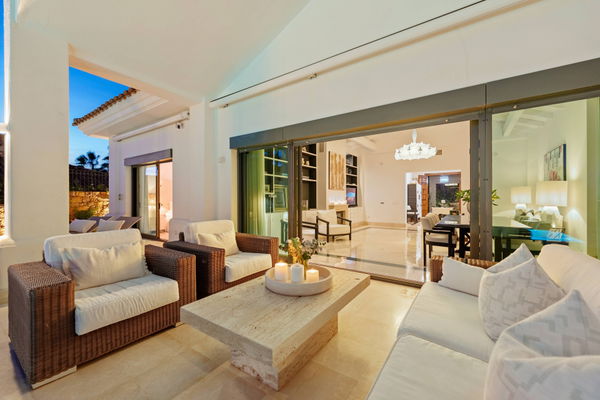 Elegant villa in an exclusive enclave with open views of the Mediterranean in Nueva Andalucía, Marbella