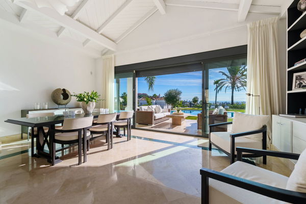 Elegant villa in an exclusive enclave with open views of the Mediterranean in Nueva Andalucía, Marbella