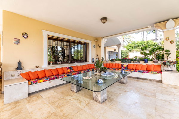 Beachside villa in Los Monteros Playa, Marbella