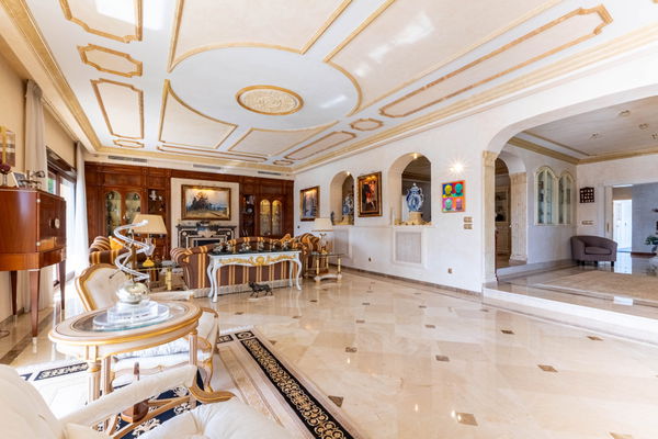 Beachside villa in Los Monteros Playa, Marbella