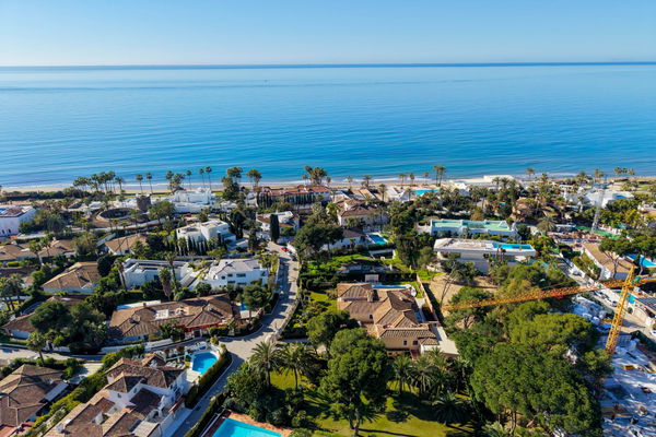 Beachside villa in Los Monteros Playa, Marbella
